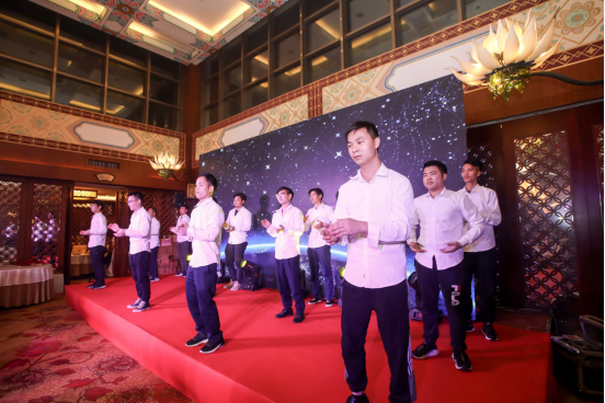 2025新澳门免费原料宝典