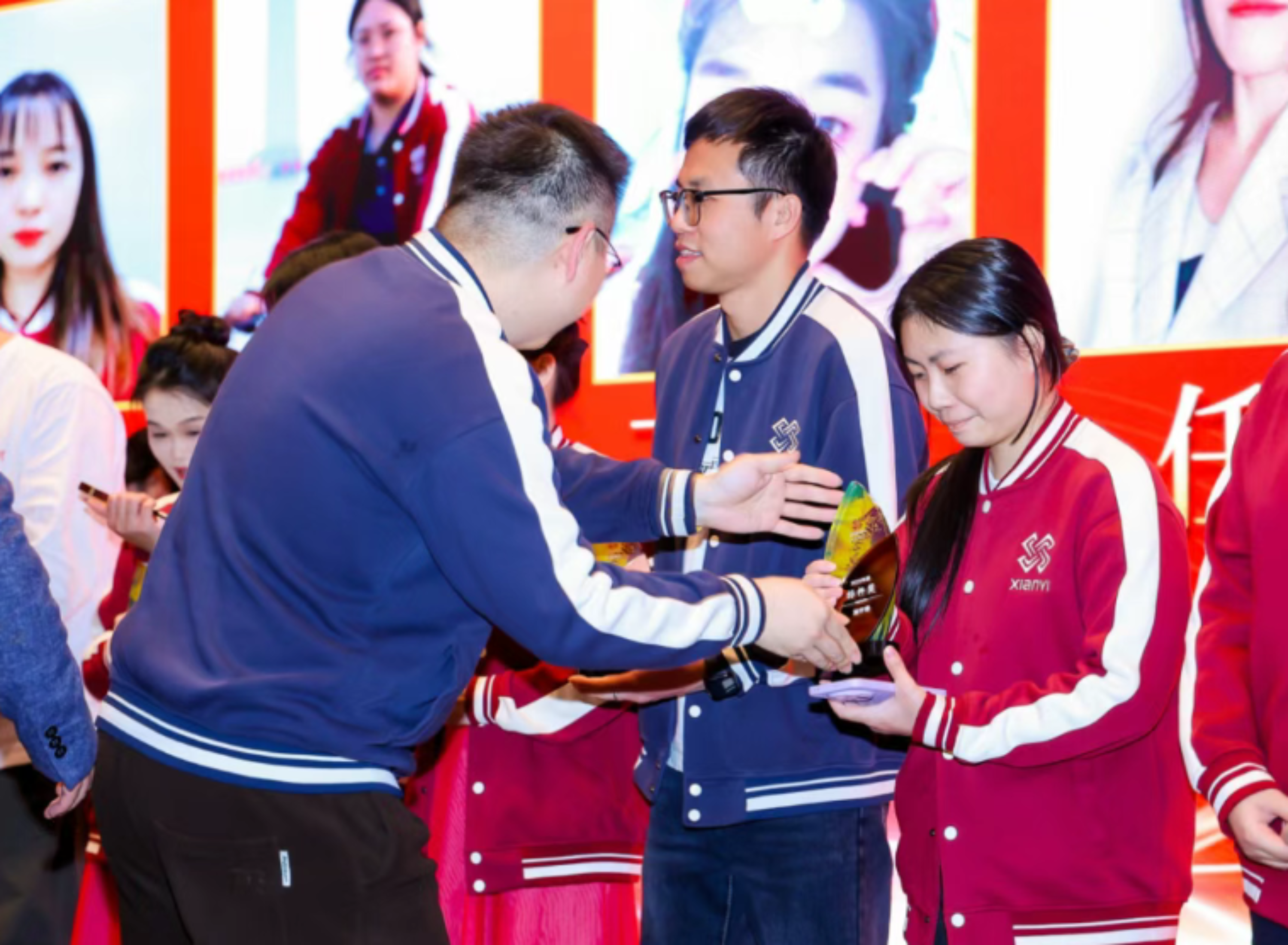 2025新澳门免费原料宝典