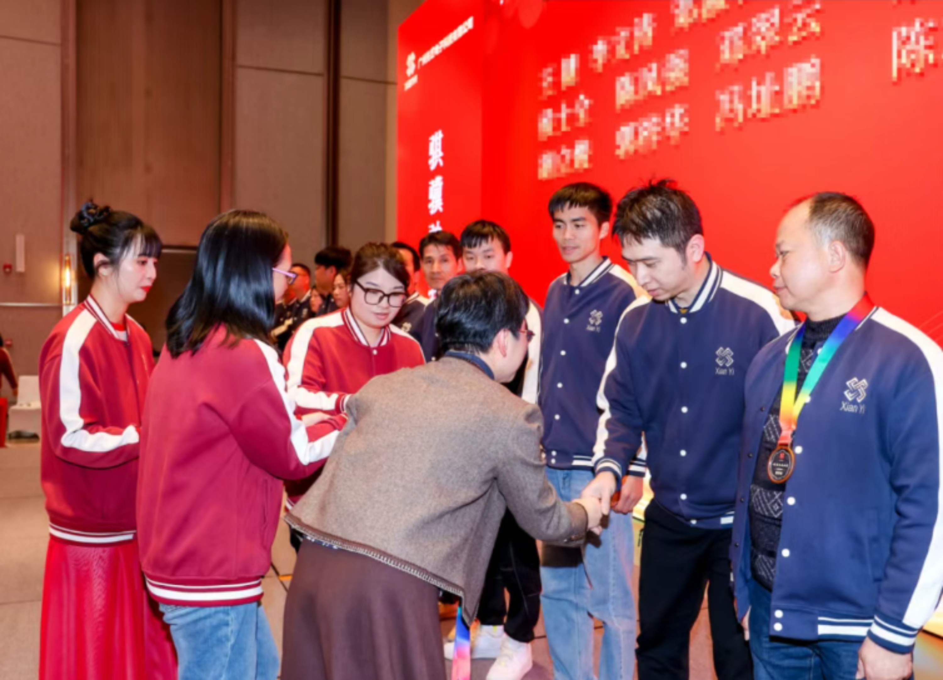 2025新澳门免费原料宝典