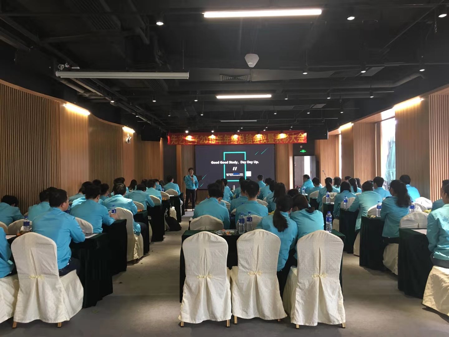 2025新澳门免费原料宝典